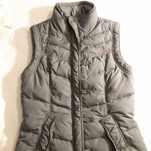 Hollister Girls Gray Vest Size Large in Juniors